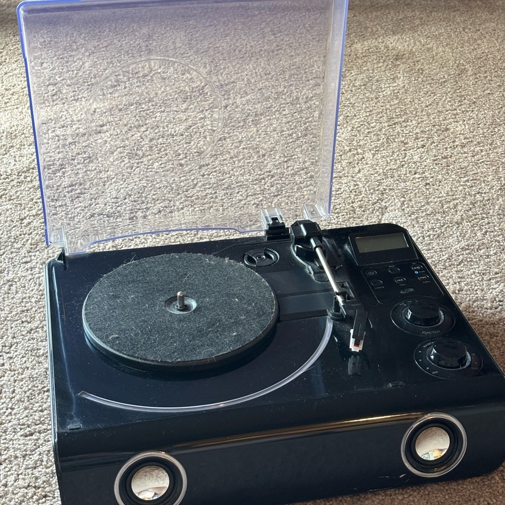 Black Turntable with Dust Cover